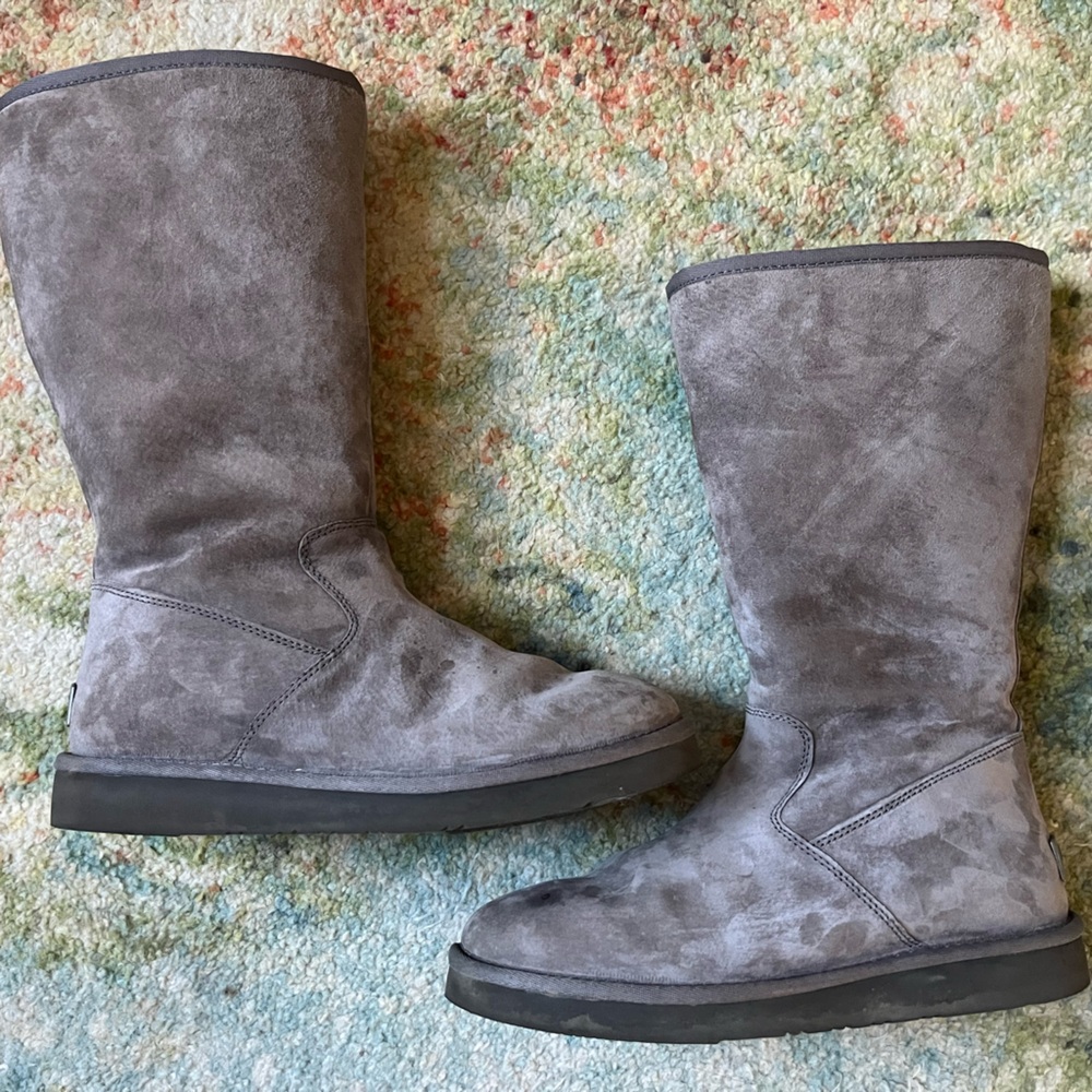 UGG boots- Vintage Tall Uggs W/ Zipper